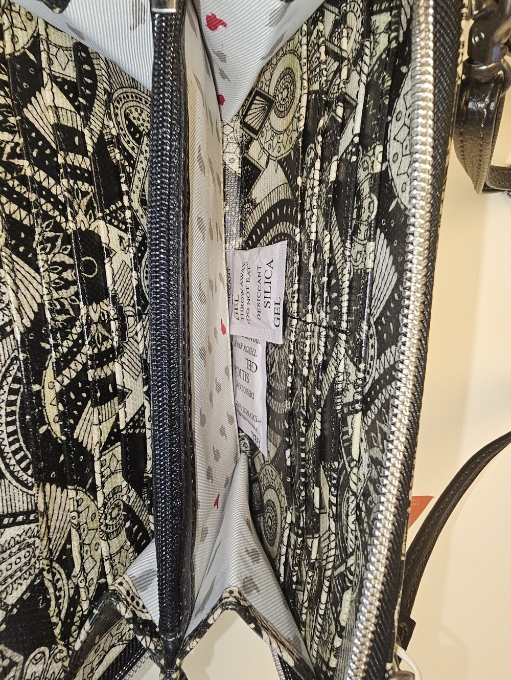 NWT OS Sakroots | Black White Boho Print Wallet Crossbody Phone Purse - Picture 7 of 9